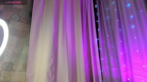 Snapshot of annee_morris chatting on 12-24-24, 01:38 Anne online show from 12-24-24, 01:38