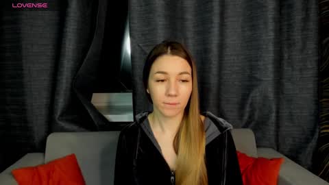 Snapshot of annee_morris chatting on 01-21-25, 01:18 Anne online show from 01-21-25, 01:18