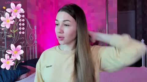 Snapshot of annee_morris chatting on 02-13-25, 01:19 Anne online show from 02-13-25, 01:19