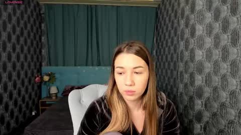 Snapshot of annee_morris chatting on 03-10-25, 01:23 Anne online show from 03-10-25, 01:23