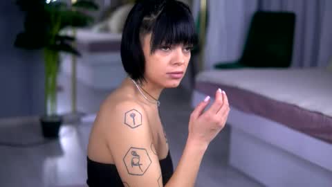 Snapshot of annefaris chatting on 12-19-25, 05:03 Anne online show from 12-19-25, 05:03