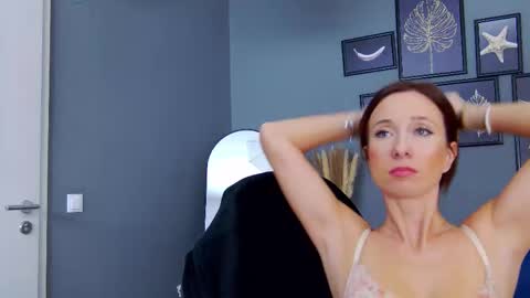 Anne online show from 09-29-25, 05:23