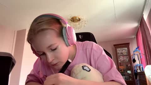 Qwin online show from 02-25-26, 10:25