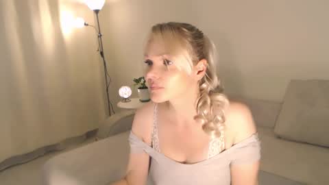 Snapshot of annett chatting on 09-10-25, 11:38 Annett online show from 09-10-25, 11:38