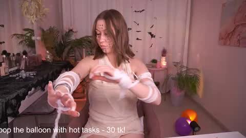  Anna  online show from 10-30-25, 07:10