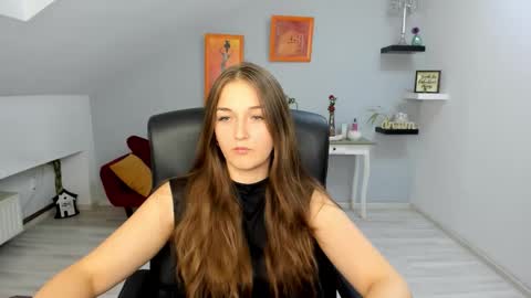 annewilsonn online show from 11-25-25, 12:27