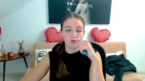 annewilsonn online show from 07-21-26, 09:33