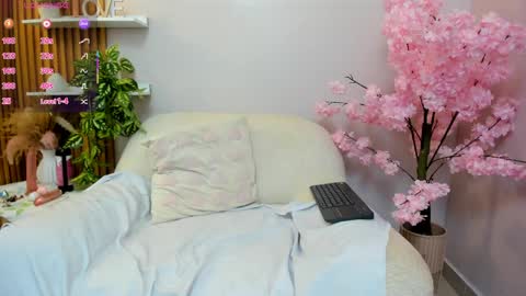 Snapshot of anni_petite_ chatting on 04-01-26, 06:16 online show from 04-01-26, 06:16