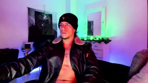 Snapshot of annibal_toro chatting on 02-19-25, 01:51 darg online show from 02-19-25, 01:51