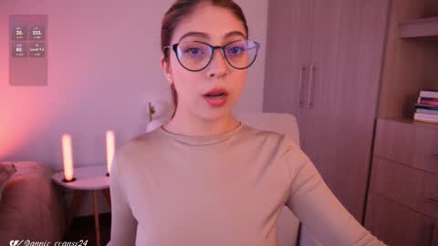 Snapshot of annie_evans24 chatting on 11-02-25, 09:17 Annie Evans online show from 11-02-25, 09:17