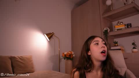 Snapshot of annie_evans24 chatting on 03-11-26, 11:00 Annie Evans online show from 03-11-26, 11:00