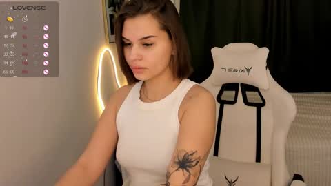 Snapshot of annie_kits chatting on 02-15-26, 11:12 annie_kits online show from 02-15-26, 11:12