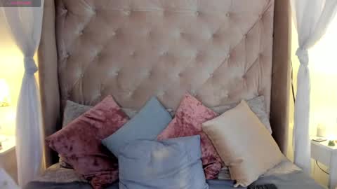 Aniie online show from 04-20-26, 01:03