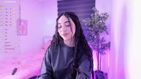 Snapshot of anniebrie chatting on 03-05-25, 05:50 Cassandra online show from 03-05-25, 05:50