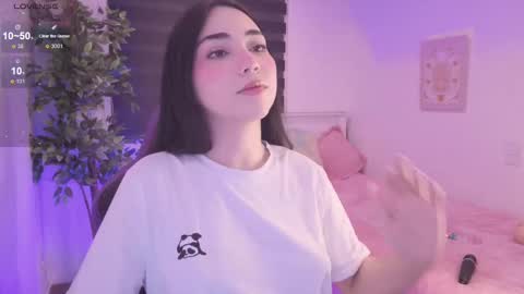 Snapshot of anniebrie chatting on 10-11-25, 06:34 Cassandra online show from 10-11-25, 06:34