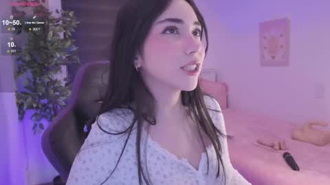 Snapshot of anniebrie chatting on 10-17-25, 05:43 Cassandra online show from 10-17-25, 05:43