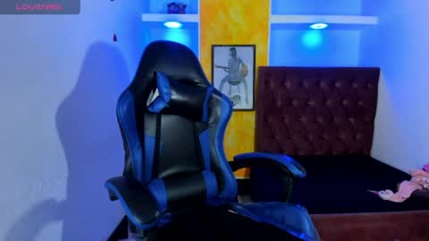 Snapshot of anniee_x chatting on 05-14-26, 01:18 Anniee online show from 05-14-26, 01:18