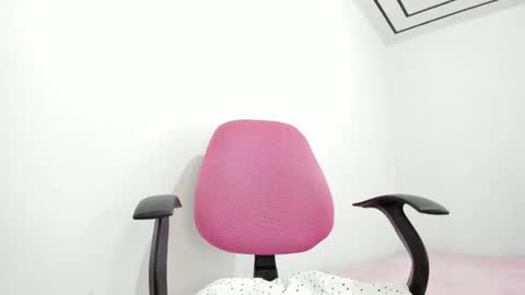 Annie  online show from 02-21-25, 09:22