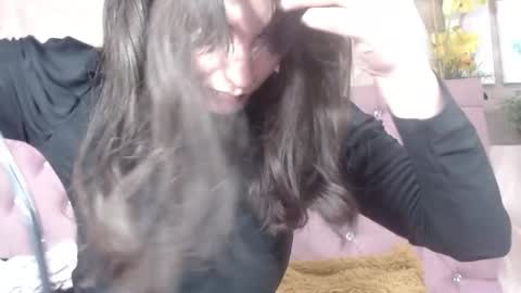 Snapshot of anniehsoul chatting on 10-11-25, 04:16 Annie online show from 10-11-25, 04:16