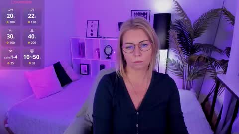 Annie online show from 10-25-25, 01:40