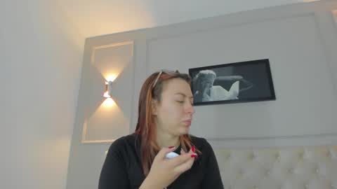 Snapshot of anniemartinezz chatting on 12-26-24, 11:54 Annie online show from 12-26-24, 11:54