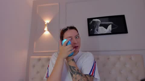 Snapshot of anniemartinezz chatting on 01-29-25, 11:20 Annie online show from 01-29-25, 11:20