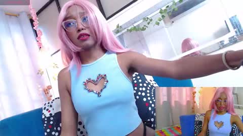 Snapshot of anniemiller7_ chatting on 10-29-25, 07:04 anniemiller7_ online show from 10-29-25, 07:04