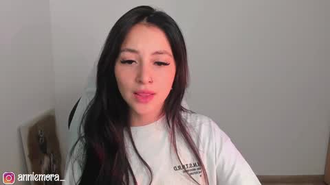 Snapshot of anniemora_ chatting on 01-08-25, 02:14 Annie online show from 01-08-25, 02:14