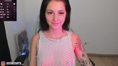 Snapshot of anniemora_ chatting on 01-10-25, 01:10 Annie online show from 01-10-25, 01:10