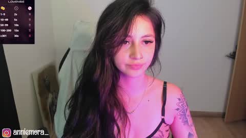 Snapshot of anniemora_ chatting on 01-12-25, 02:03 Annie online show from 01-12-25, 02:03