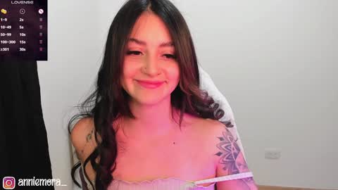 Snapshot of anniemora_ chatting on 01-25-25, 03:40 Annie online show from 01-25-25, 03:40