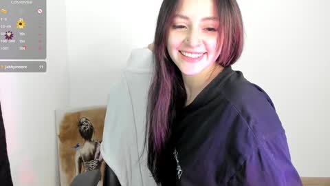 Snapshot of anniemora_ chatting on 02-07-25, 01:25 Annie online show from 02-07-25, 01:25