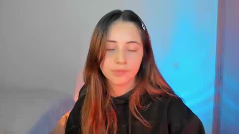 Snapshot of anniemora_ chatting on 09-26-25, 03:32 Annie online show from 09-26-25, 03:32