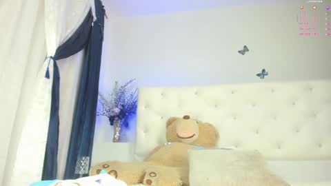 Snapshot of annigv chatting on 02-11-25, 12:16 Angels Melody online show from 02-11-25, 12:16