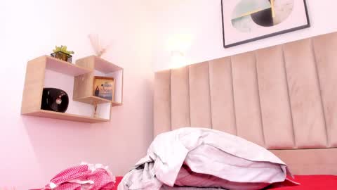 Annie Queen online show from 02-25-25, 06:25