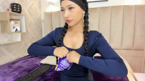 Snapshot of anniie_queen chatting on 05-15-26, 03:46 Annie Queen online show from 05-15-26, 03:46