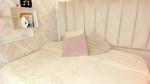 Snapshot of anniie_queen chatting on 05-16-26, 03:36 Annie Queen online show from 05-16-26, 03:36