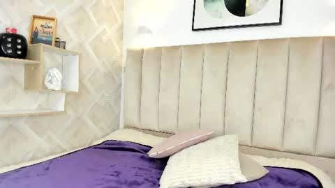 Snapshot of anniie_queen chatting on 06-16-26, 03:31 Annie Queen online show from 06-16-26, 03:31