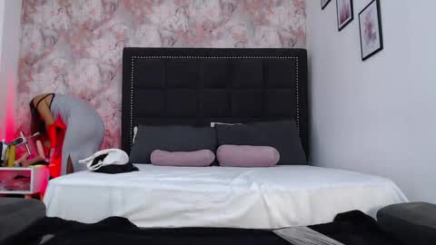 Snapshot of anniieleonhart chatting on 02-26-25, 08:33 Anniieleonhart online show from 02-26-25, 08:33