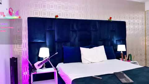 Snapshot of anniieleonhart chatting on 09-15-25, 07:58 Anniieleonhart online show from 09-15-25, 07:58