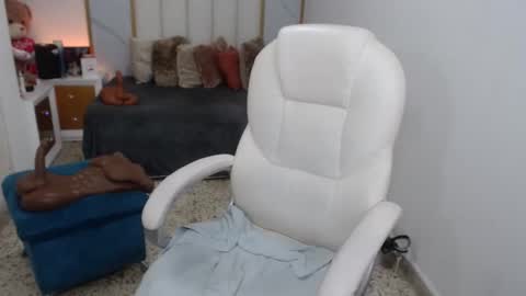 Snapshot of annita_cooper_ chatting on 01-09-25, 10:31 anna online show from 01-09-25, 10:31