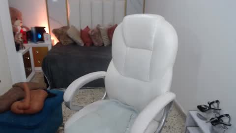 Snapshot of annita_cooper_ chatting on 02-25-25, 11:33 anna online show from 02-25-25, 11:33