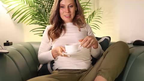 Snapshot of annittastar chatting on 12-23-25, 03:59 annittastar online show from 12-23-25, 03:59