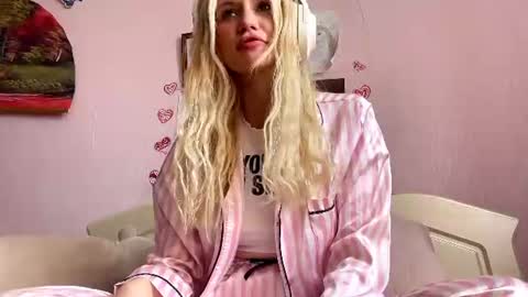 Hello my name is Kate online show from 06-19-26, 07:34