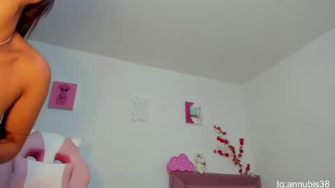 SOFIA INDEPENDENT MODEL online show from 01-07-25, 06:05