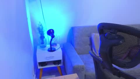 ANNY LOUIS online show from 11-18-25, 07:18