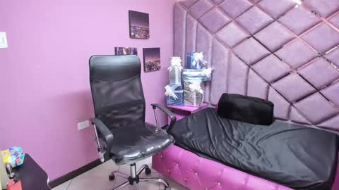 Anny online show from 12-16-24, 04:16