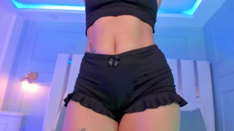 Snapshot of anny_taylorr_ chatting on 10-27-25, 05:06 Anny online show from 10-27-25, 05:06