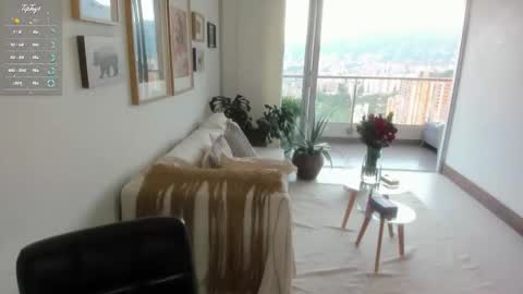 Anny online show from 10-19-25, 10:21