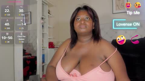 Snapshot of annybigassxxx chatting on 10-06-25, 06:27 Melani online show from 10-06-25, 06:27